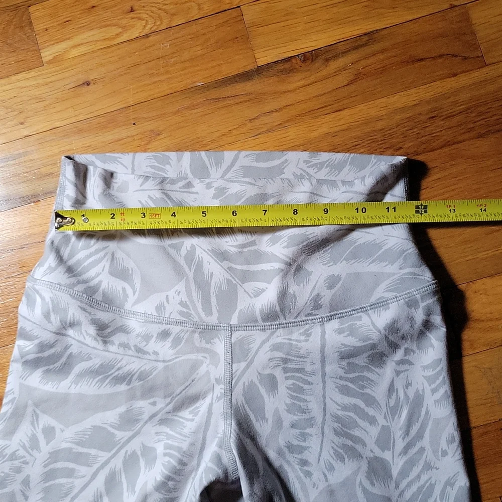ALO gray white high waisted full length yoga leggingd  small